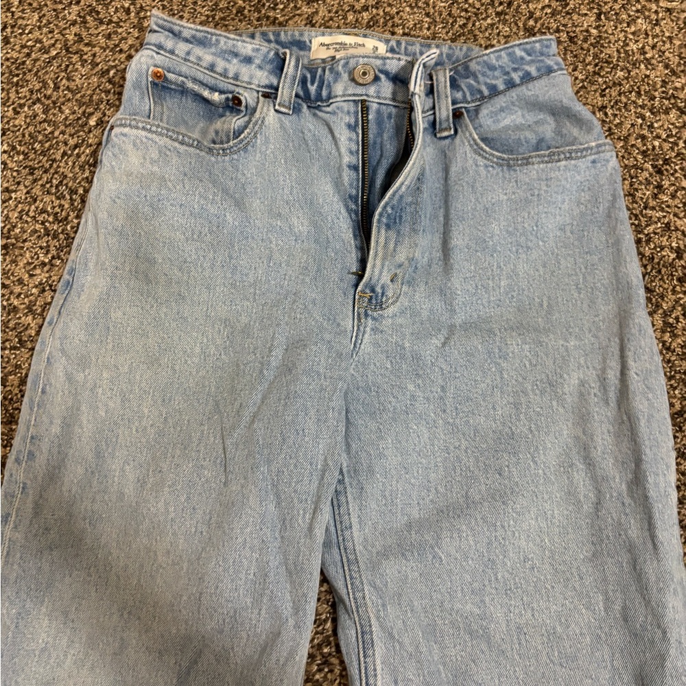 Abercrombie & Fitch The ‘90s Relaxed Jean High Rise - Picture 3 of 3